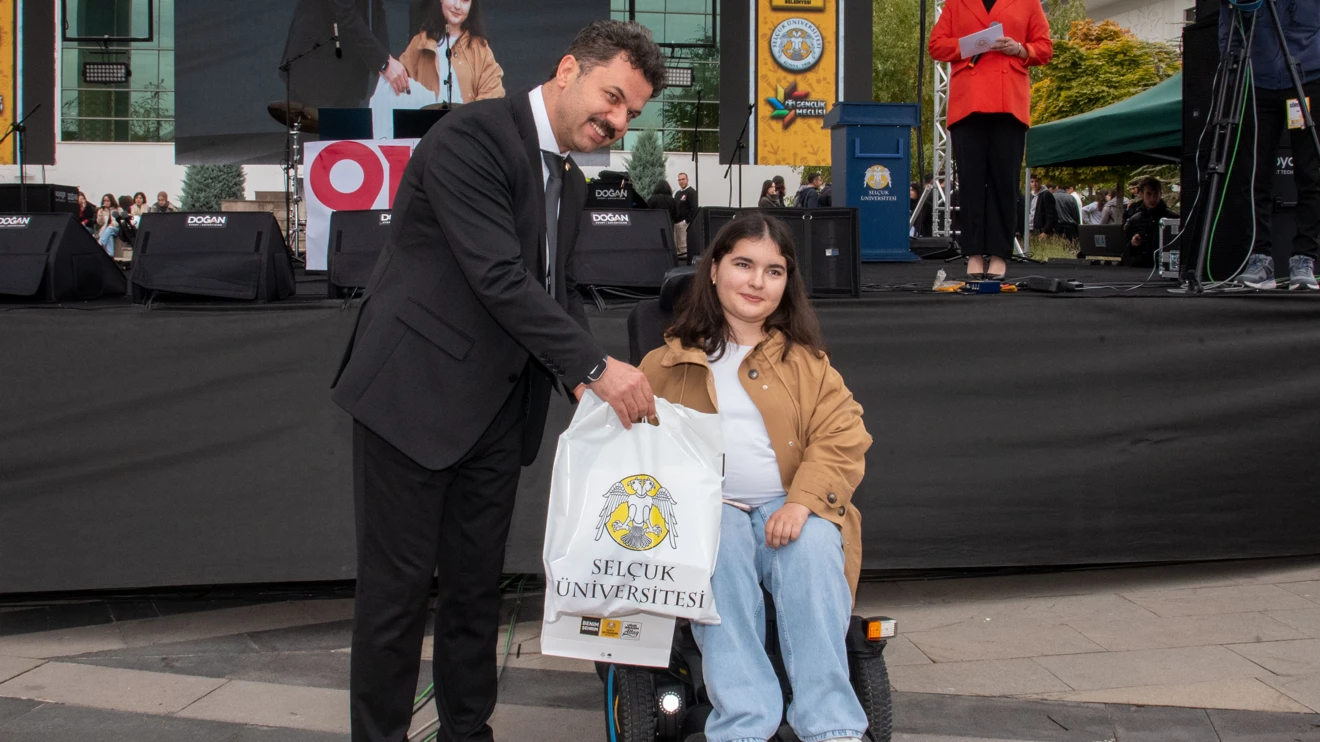 Selçuk Üniversitesinde Tanışma Şenliği coşkuyla başladı